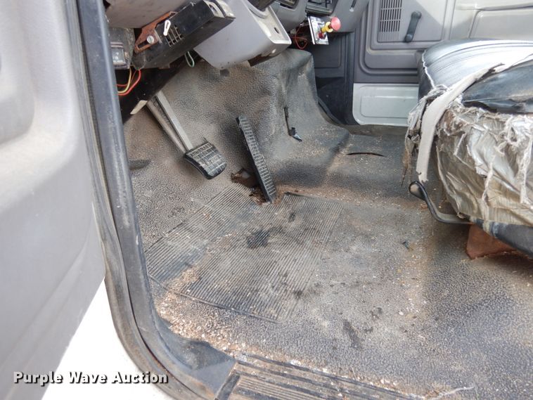 image for item JK9799 1995 Ford F800  forestry bucket truck