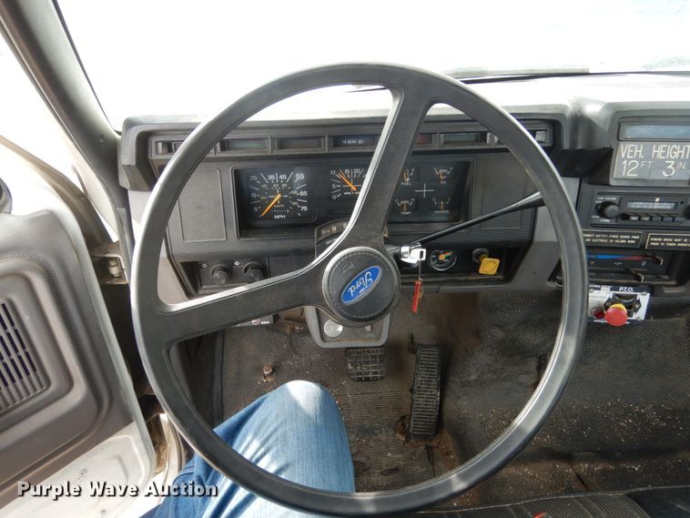 image for item JK9799 1995 Ford F800  forestry bucket truck