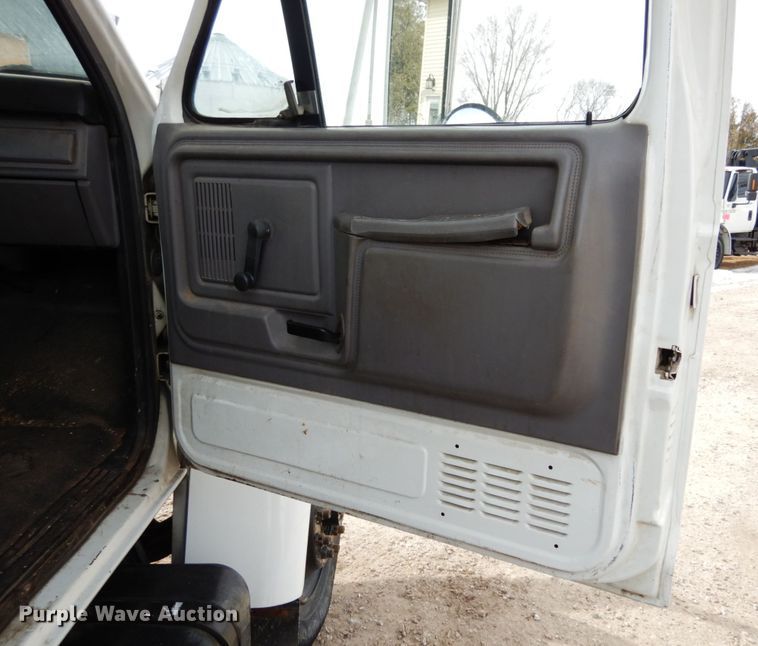 image for item JK9799 1995 Ford F800  forestry bucket truck