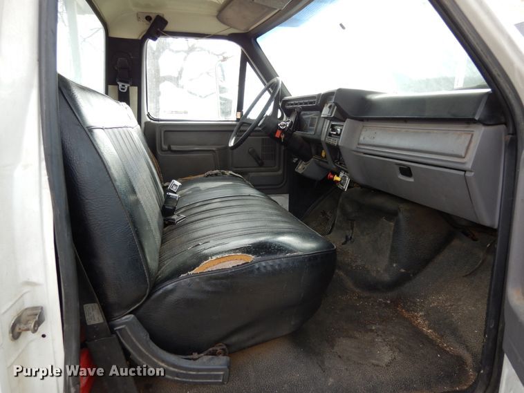 image for item JK9799 1995 Ford F800  forestry bucket truck