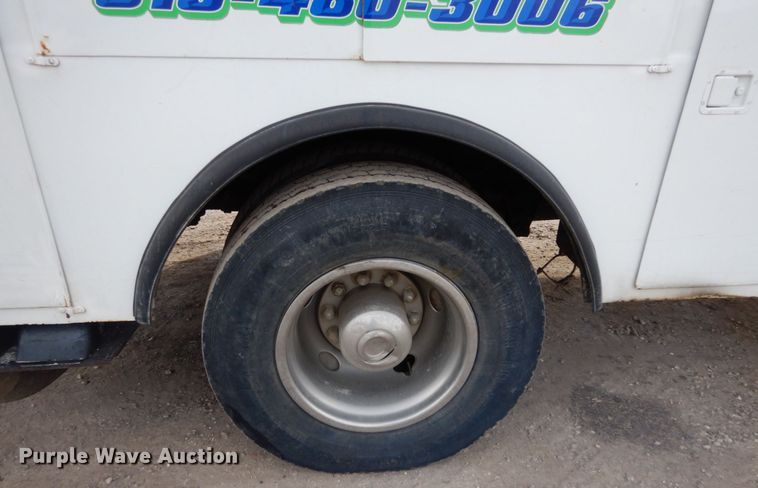 image for item JK9799 1995 Ford F800  forestry bucket truck