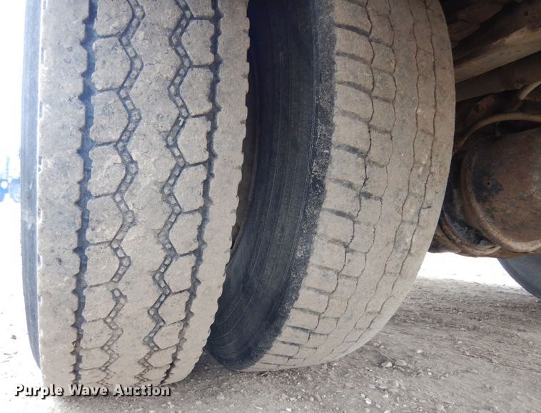 image for item JK9799 1995 Ford F800  forestry bucket truck