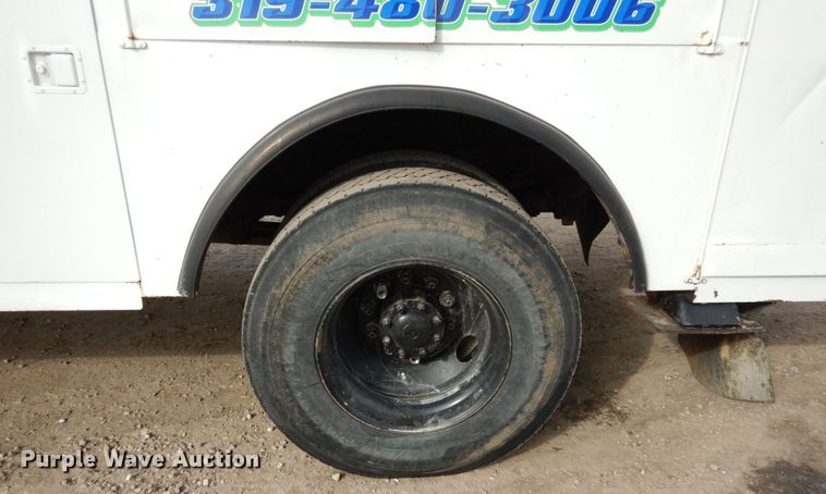 image for item JK9799 1995 Ford F800  forestry bucket truck