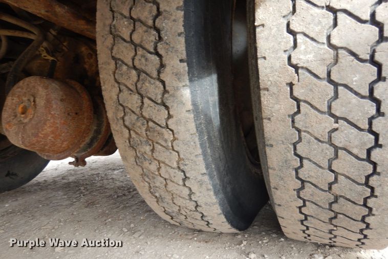 image for item JK9799 1995 Ford F800  forestry bucket truck