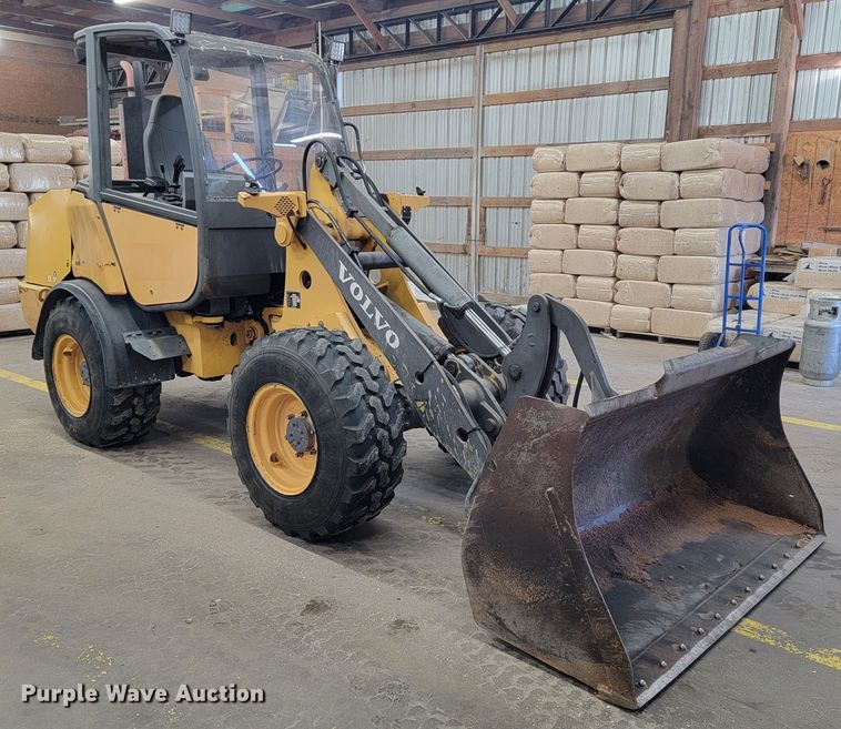 image for item JP9035 2006 Volvo L25B-P  wheel loader