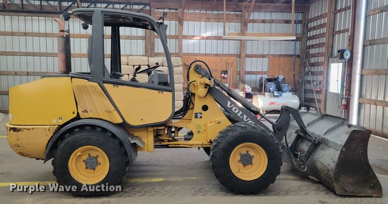 image for item JP9035 2006 Volvo L25B-P  wheel loader