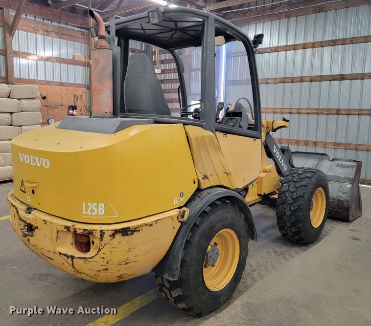 image for item JP9035 2006 Volvo L25B-P  wheel loader