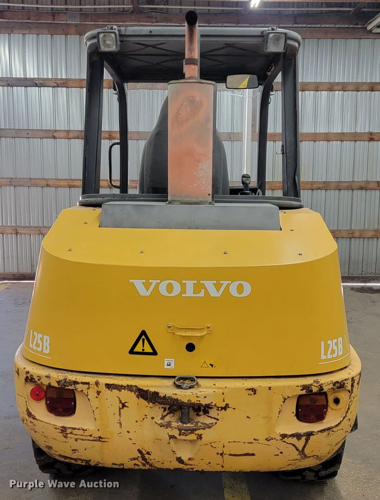 image for item JP9035 2006 Volvo L25B-P  wheel loader