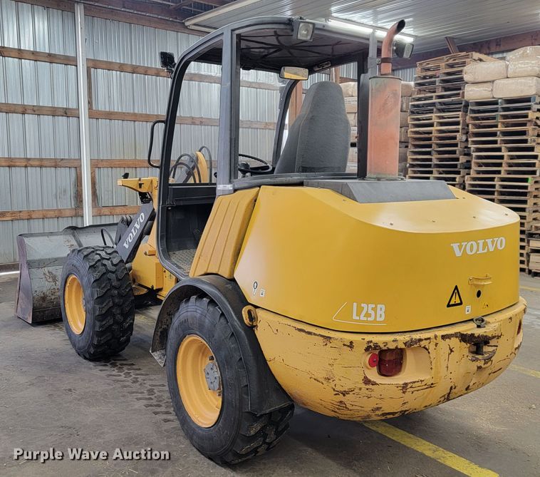 image for item JP9035 2006 Volvo L25B-P  wheel loader
