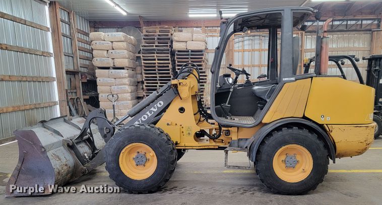 image for item JP9035 2006 Volvo L25B-P  wheel loader