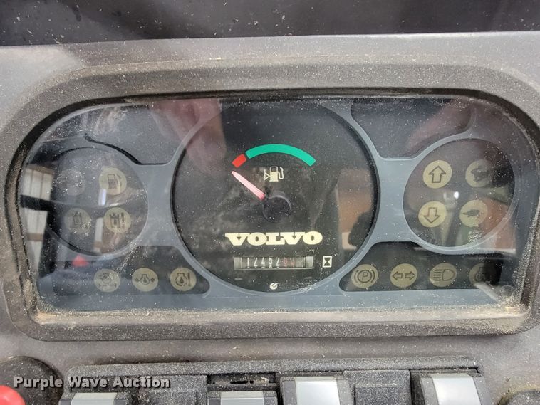 image for item JP9035 2006 Volvo L25B-P  wheel loader