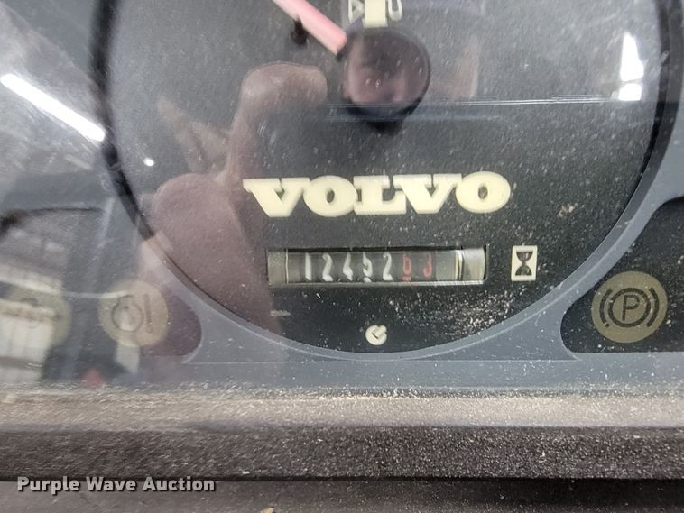 image for item JP9035 2006 Volvo L25B-P  wheel loader