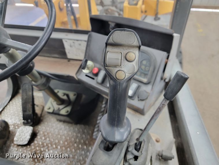 image for item JP9035 2006 Volvo L25B-P  wheel loader