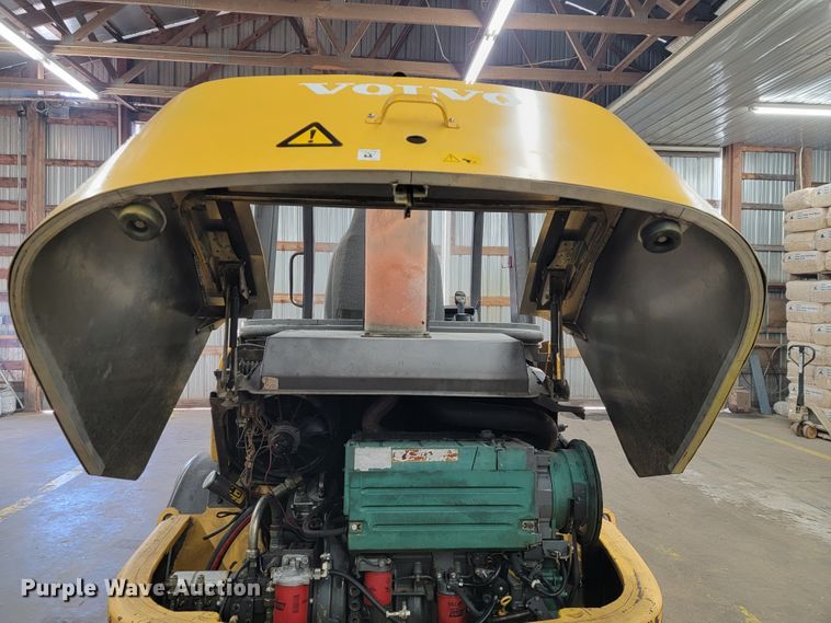 image for item JP9035 2006 Volvo L25B-P  wheel loader