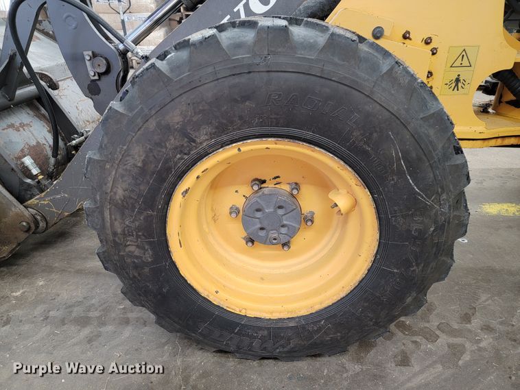 image for item JP9035 2006 Volvo L25B-P  wheel loader