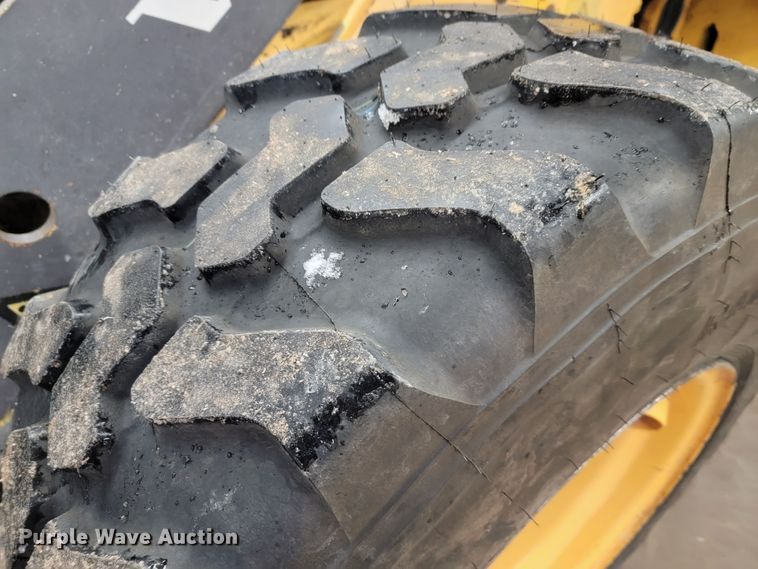 image for item JP9035 2006 Volvo L25B-P  wheel loader