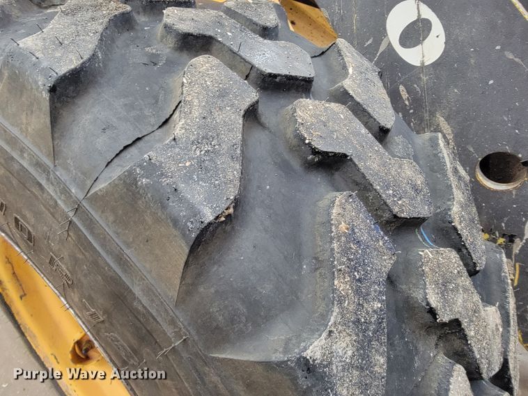 image for item JP9035 2006 Volvo L25B-P  wheel loader