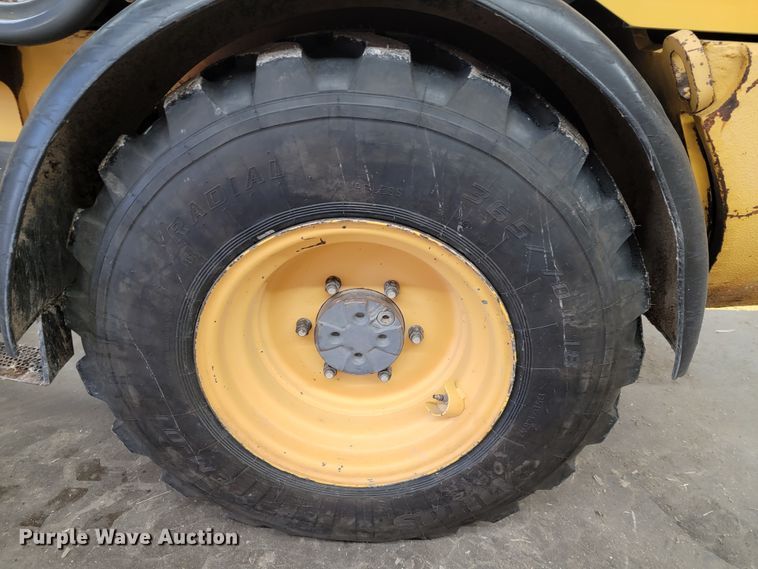 image for item JP9035 2006 Volvo L25B-P  wheel loader