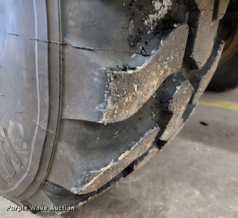 image for item JP9035 2006 Volvo L25B-P  wheel loader