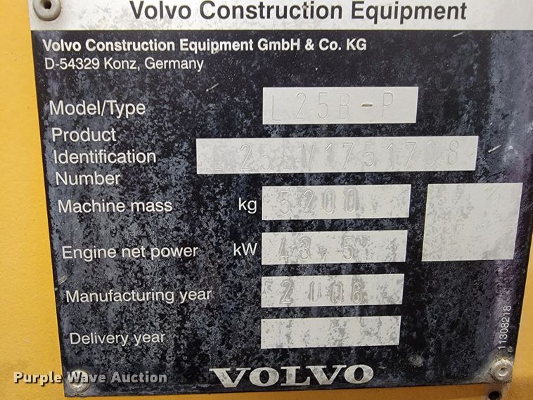 image for item JP9035 2006 Volvo L25B-P  wheel loader
