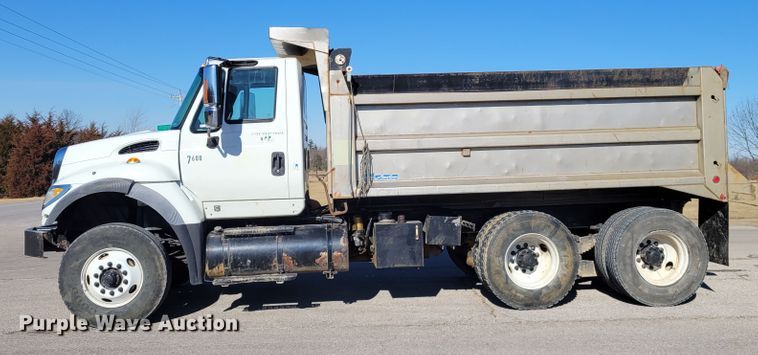 image for item KH9806 2006 International 7600  dump truck