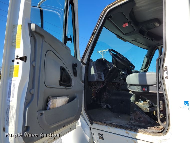 image for item KH9806 2006 International 7600  dump truck