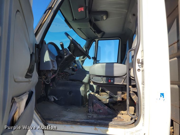 image for item KH9806 2006 International 7600  dump truck