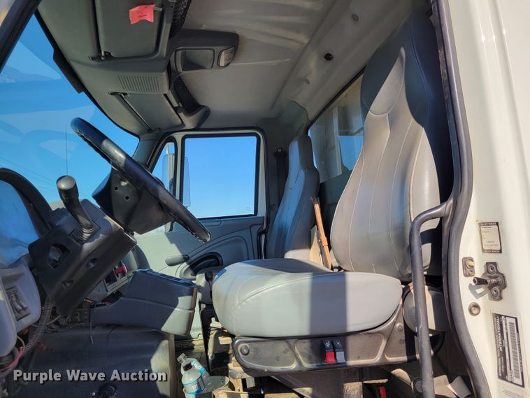 image for item KH9806 2006 International 7600  dump truck