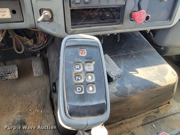 image for item KH9806 2006 International 7600  dump truck