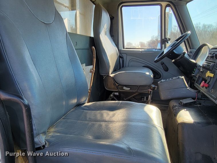 image for item KH9806 2006 International 7600  dump truck