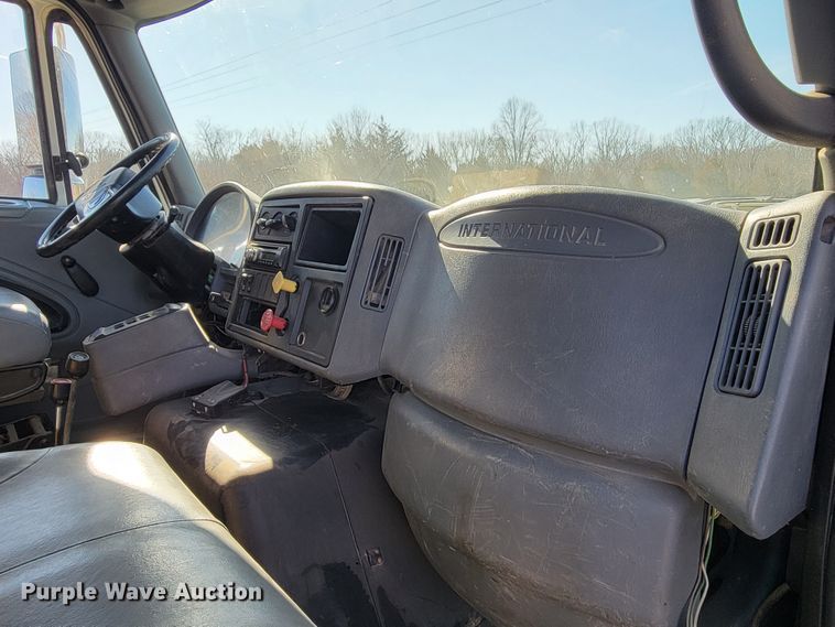 image for item KH9806 2006 International 7600  dump truck