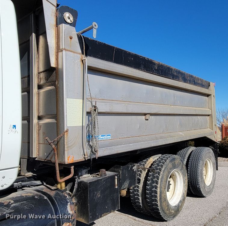 image for item KH9806 2006 International 7600  dump truck