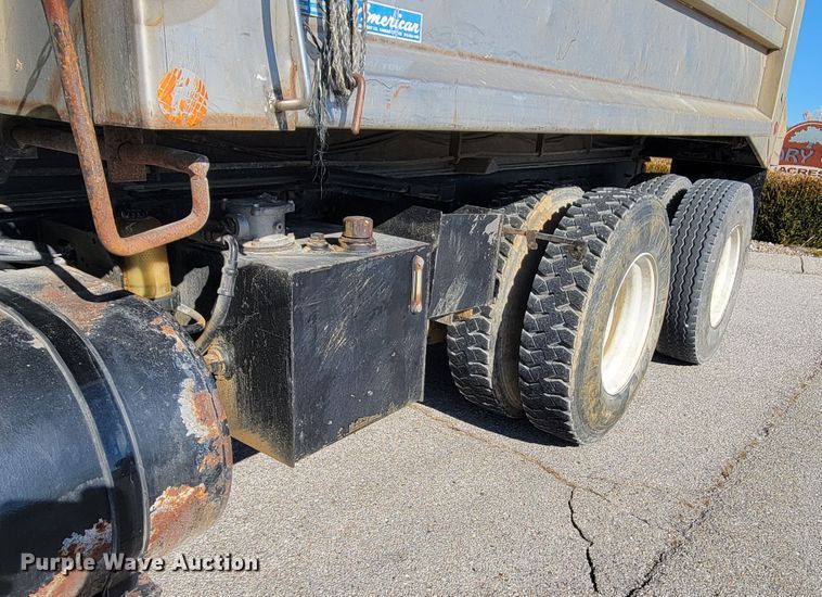 image for item KH9806 2006 International 7600  dump truck