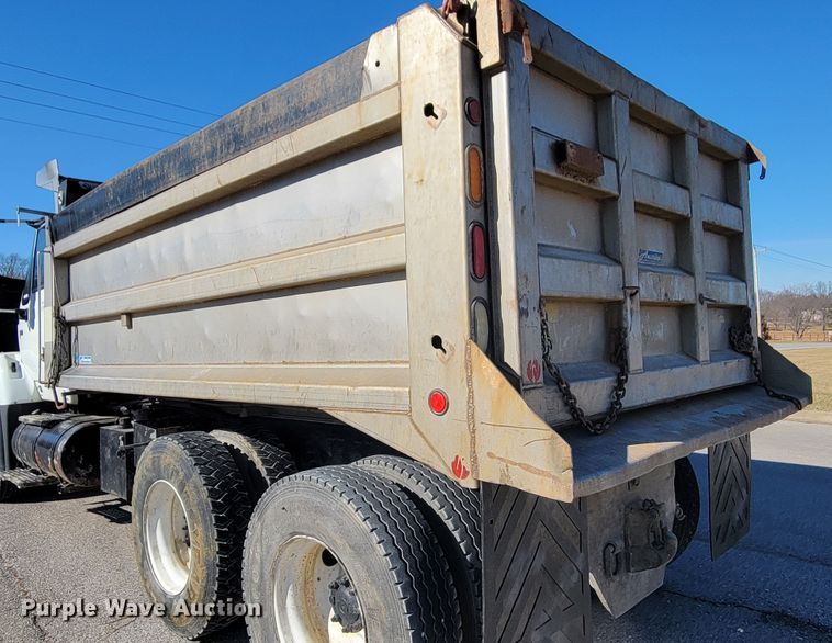 image for item KH9806 2006 International 7600  dump truck