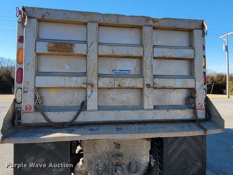 image for item KH9806 2006 International 7600  dump truck