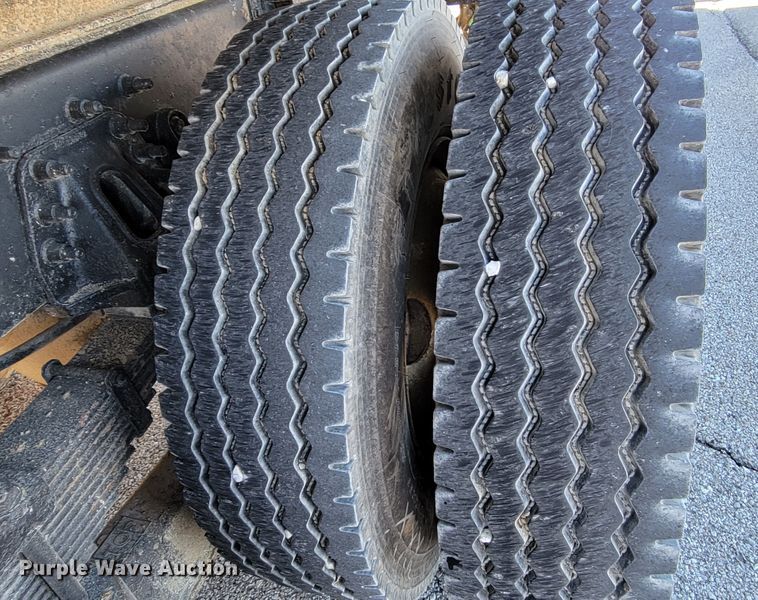 image for item KH9806 2006 International 7600  dump truck