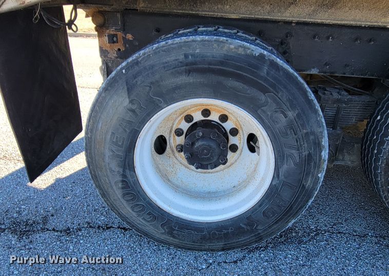 image for item KH9806 2006 International 7600  dump truck