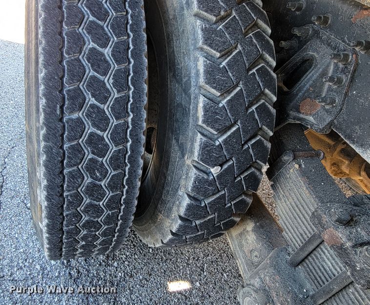 image for item KH9806 2006 International 7600  dump truck