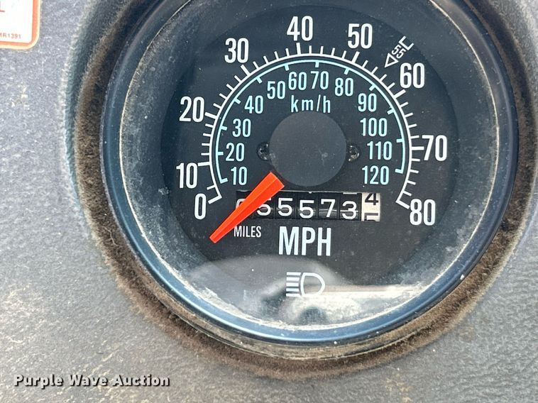 image for item KH9810 1989 Mack RD688S  truck cab and chassis