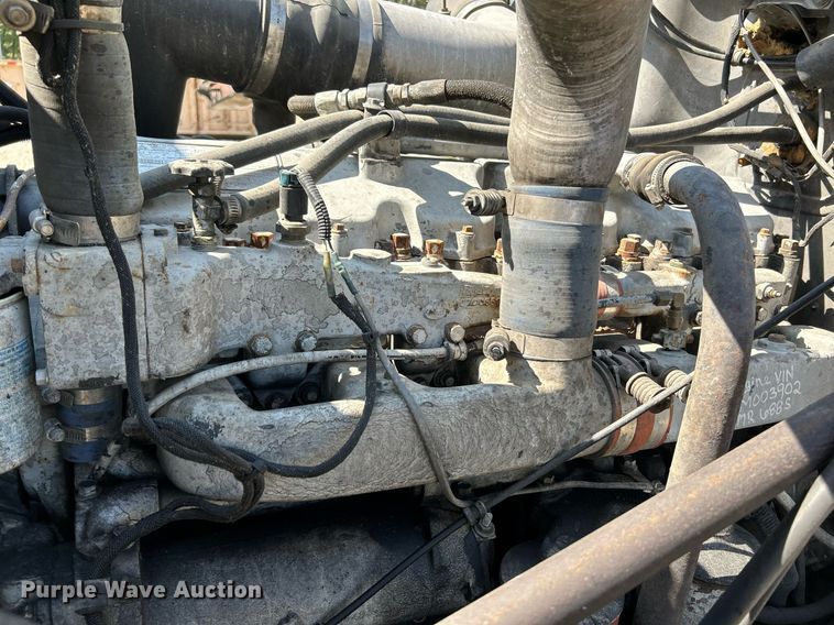 image for item KH9810 1989 Mack RD688S  truck cab and chassis