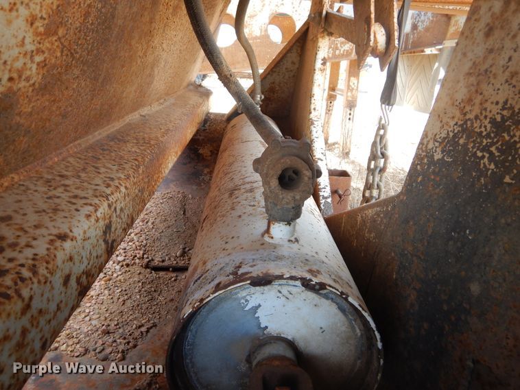 image for item KS9294 1993 Trail King  bottom dump trailer