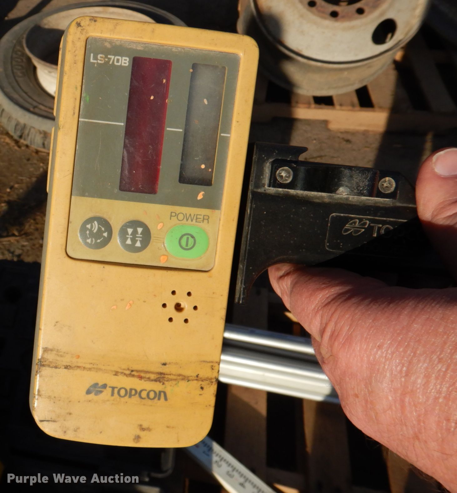 CST/Berger RL25H laser in Holton, KS Item JX9215 sold Purple