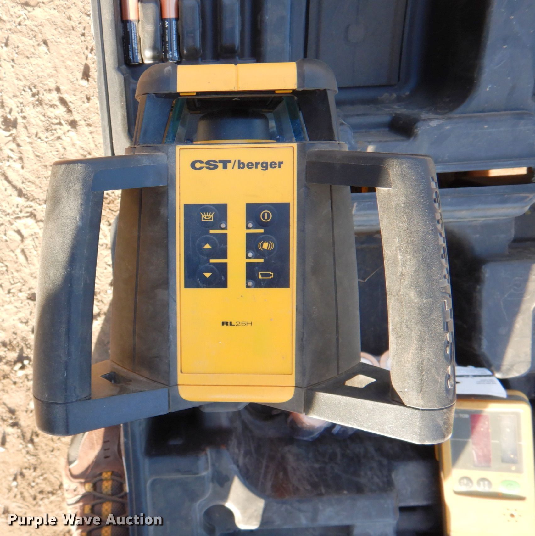 CST/Berger RL25H laser in Holton, KS Item JX9215 sold Purple