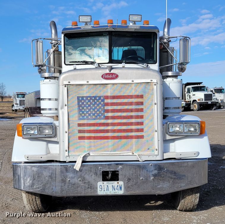 image for item DI1167 1999 Peterbilt 378  semi truck