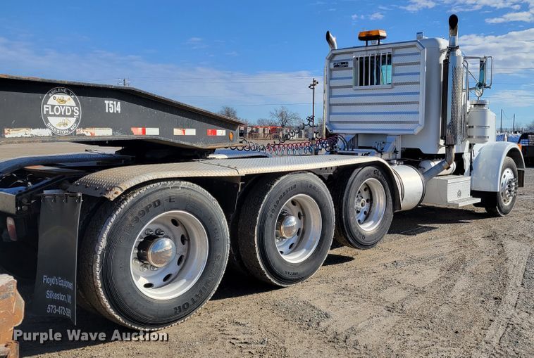 image for item DI1167 1999 Peterbilt 378  semi truck