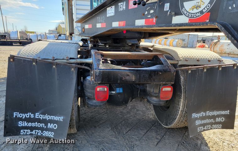 image for item DI1167 1999 Peterbilt 378  semi truck