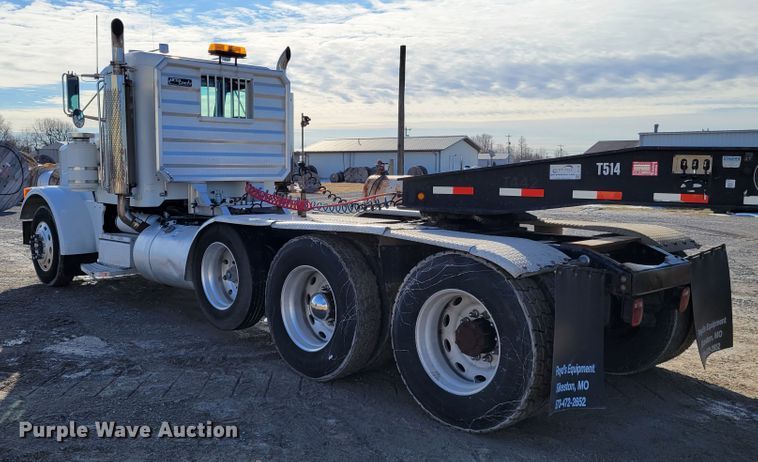 image for item DI1167 1999 Peterbilt 378  semi truck