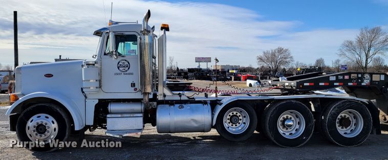 image for item DI1167 1999 Peterbilt 378  semi truck