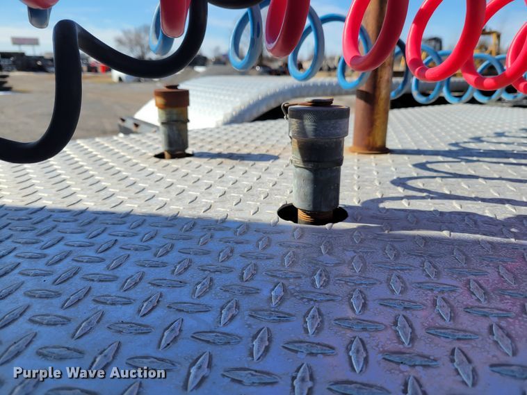 image for item DI1167 1999 Peterbilt 378  semi truck