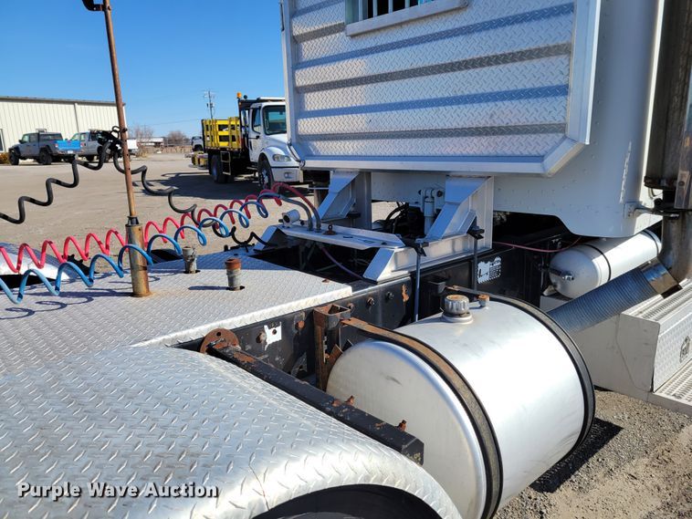 image for item DI1167 1999 Peterbilt 378  semi truck